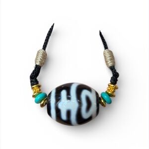 Tibetan Dzi Bead Necklace – Daro Treasure Vase Motif